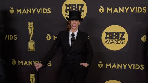 Alexis Fawx 2022 XBIZ Awards Red Carpet Fashion Broll.